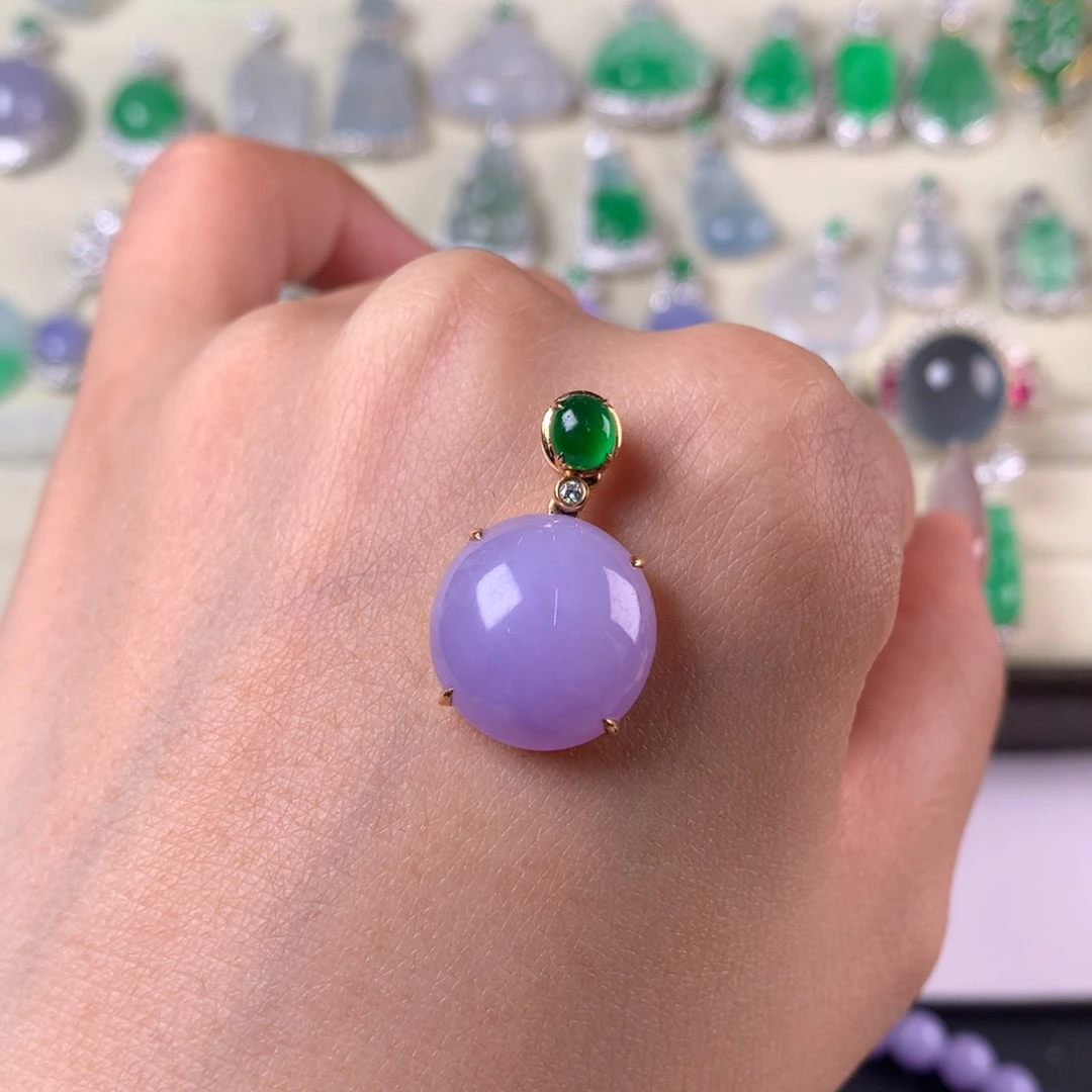 颈饰18K金镶嵌翡翠飘吊坠