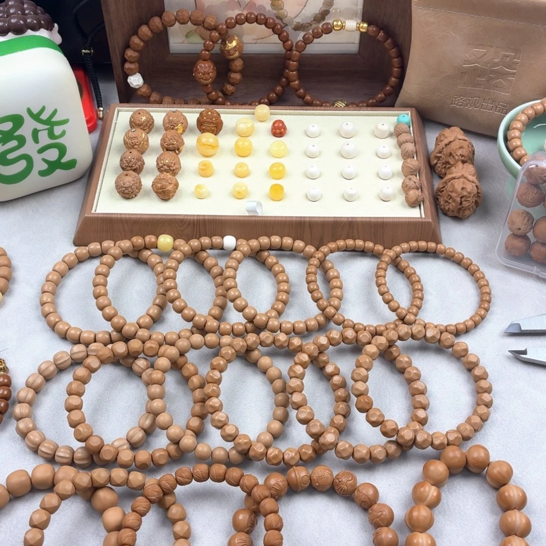 禾****吊坠猴头核桃配饰