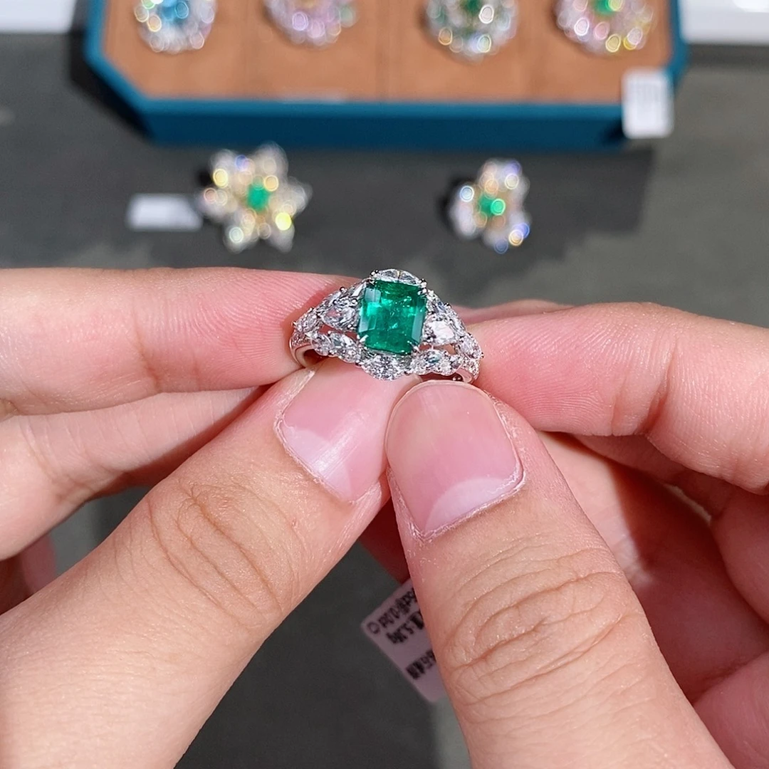 18K金镶嵌戒指祖母绿1.58ct