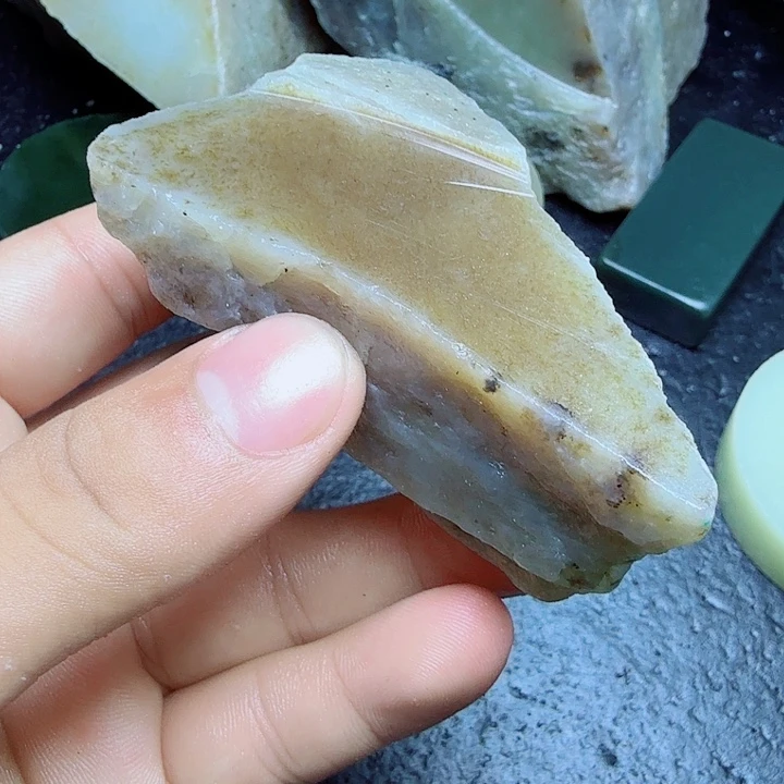 未镶嵌和田玉（糖玉）珠宝奇石