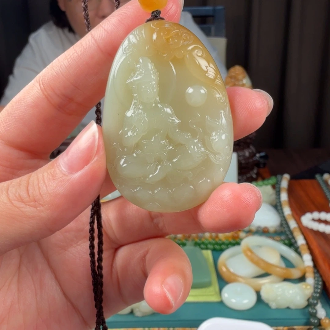 爱***乌颈饰未镶嵌和田玉