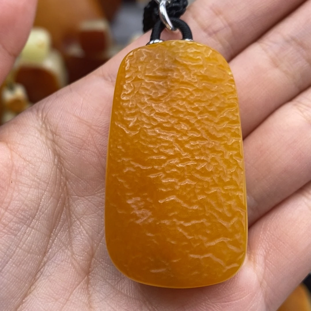 琥珀吊坠(赠链)未镶嵌