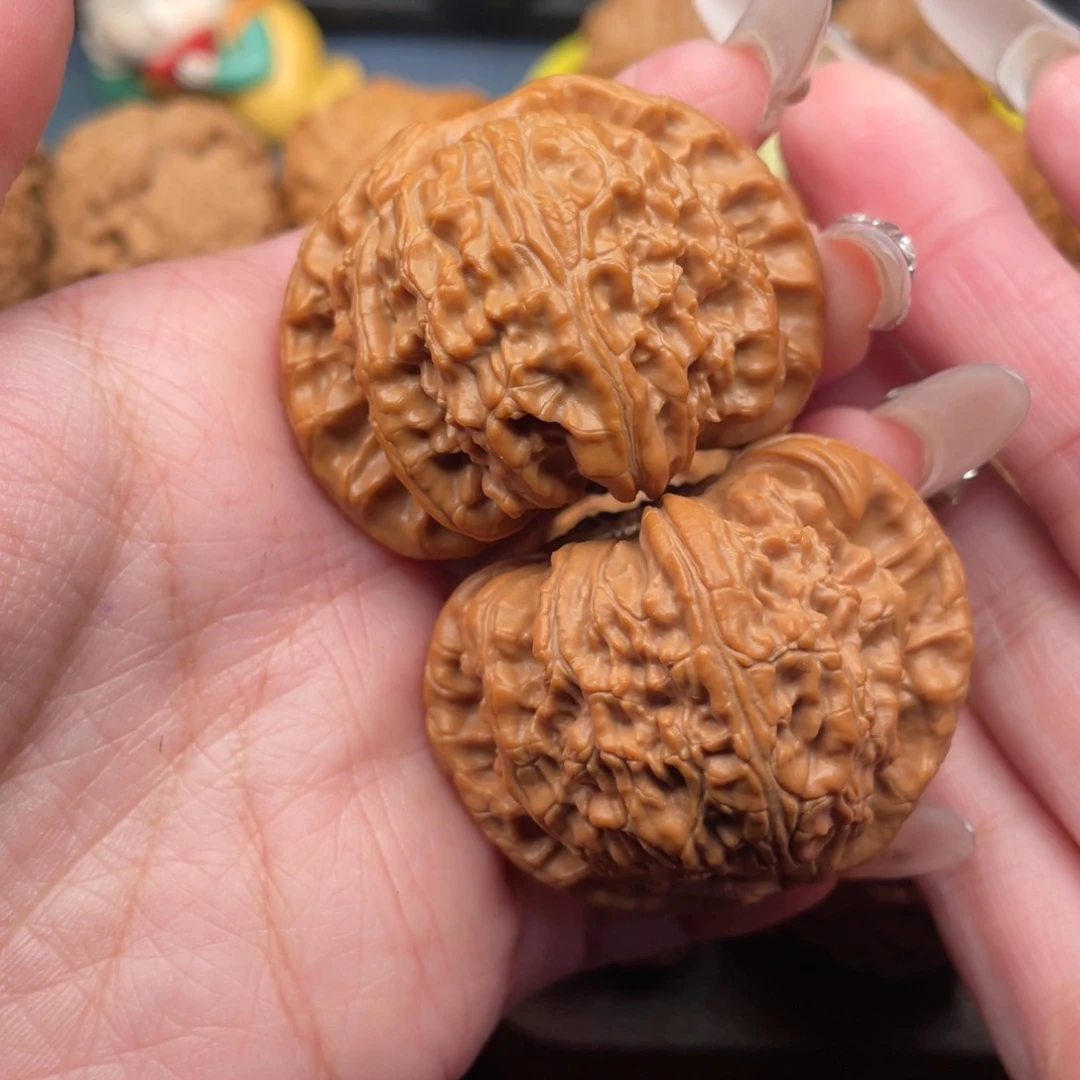 文玩核桃把件全品，红皮闷白46