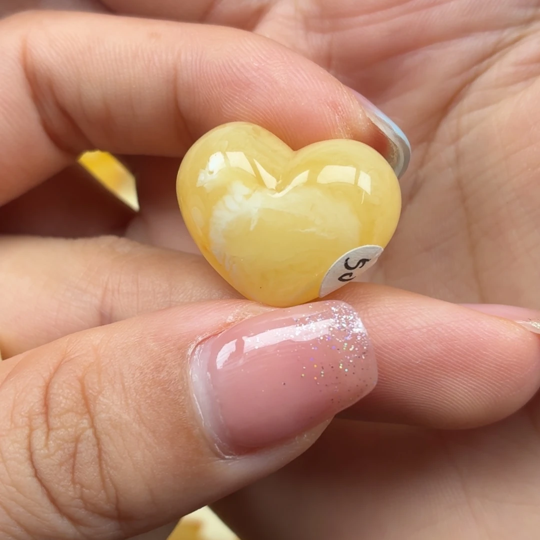 莞****琥珀未镶嵌裸石蜜蜡