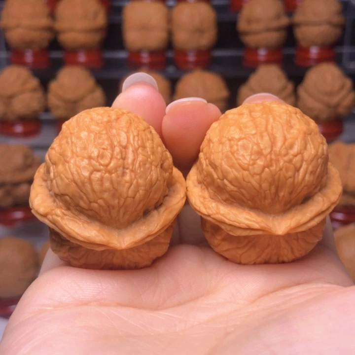 文玩核桃吊坠56铁狮子