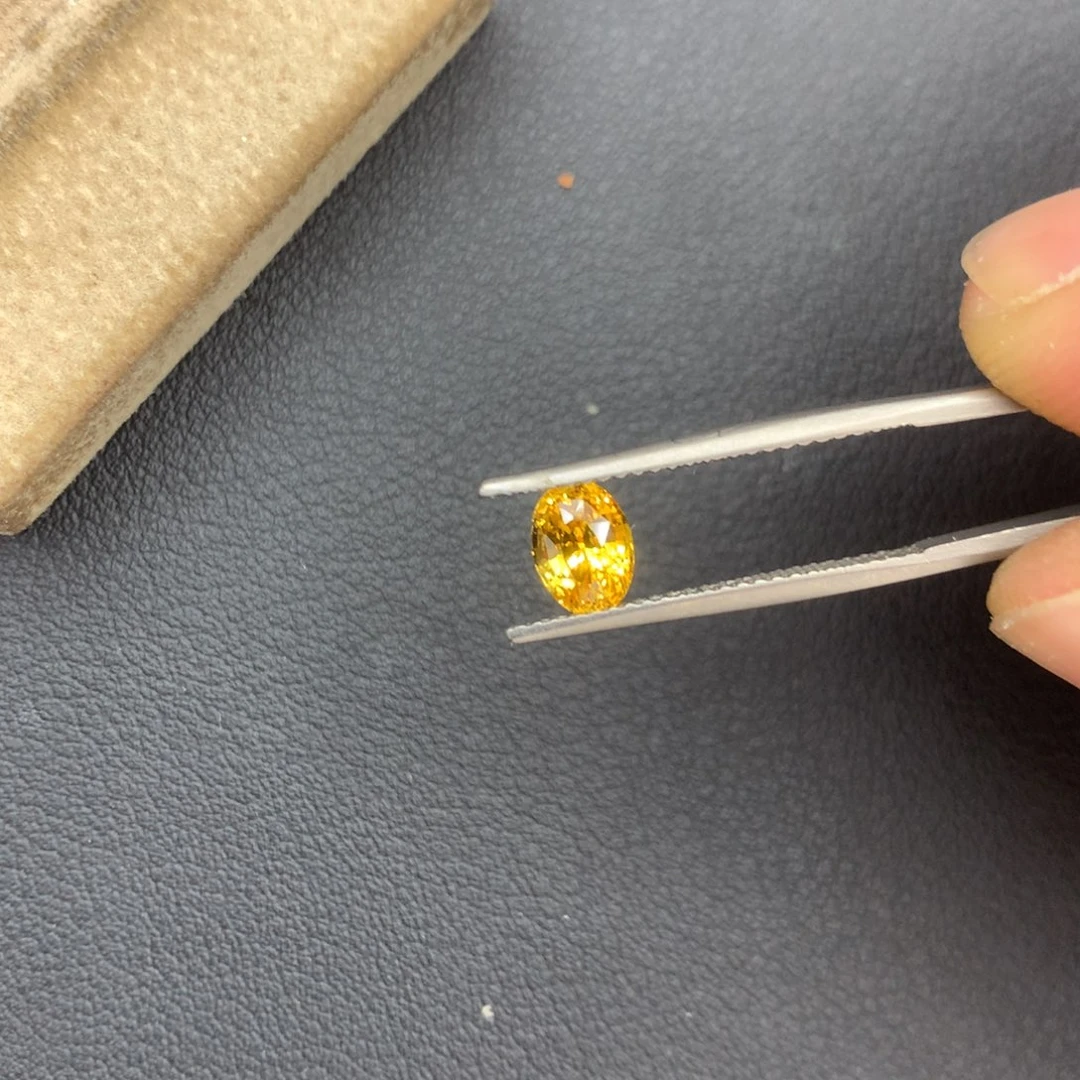 裸石蓝宝石1.22ct全净金丝雀
