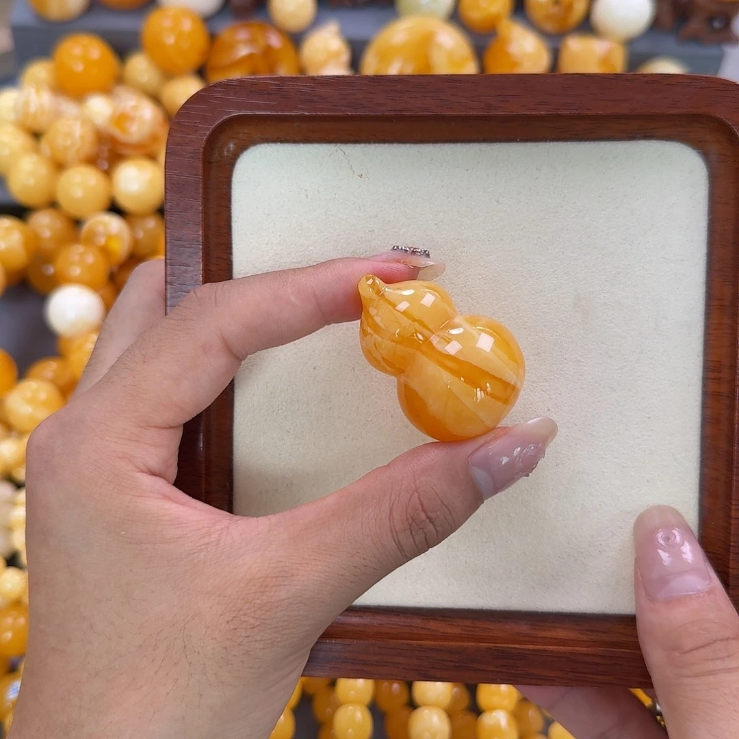 蜜蜡未镶嵌珠宝奇石