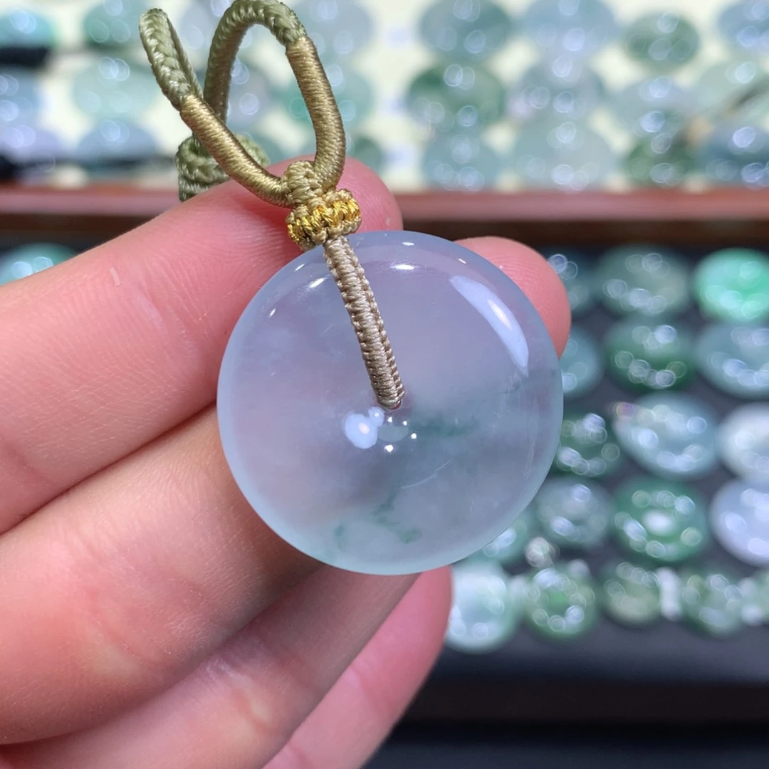 翡翠颈饰未镶嵌平安扣