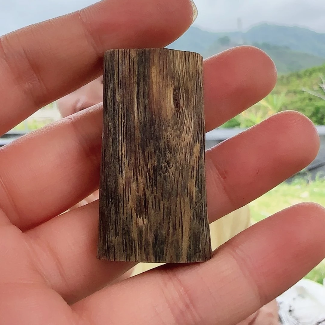 吊坠沉香无事牌棋楠7.5g