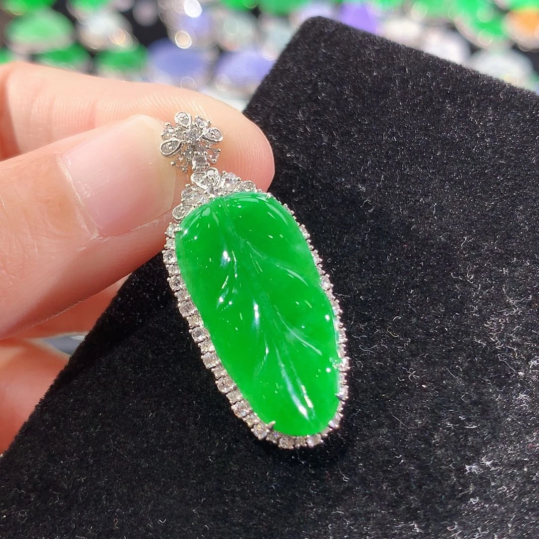 翡翠18K金镶嵌颈饰