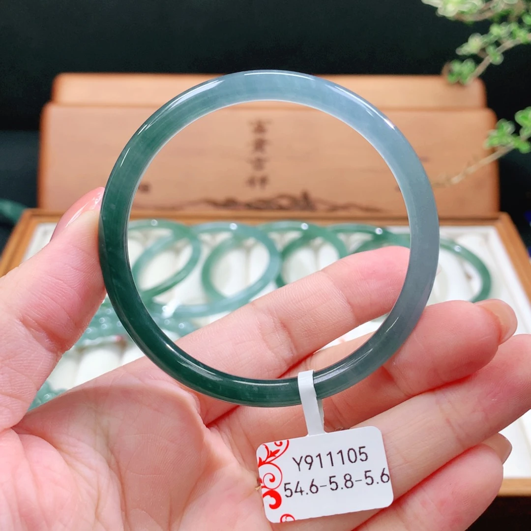 翡翠手镯未镶嵌天然