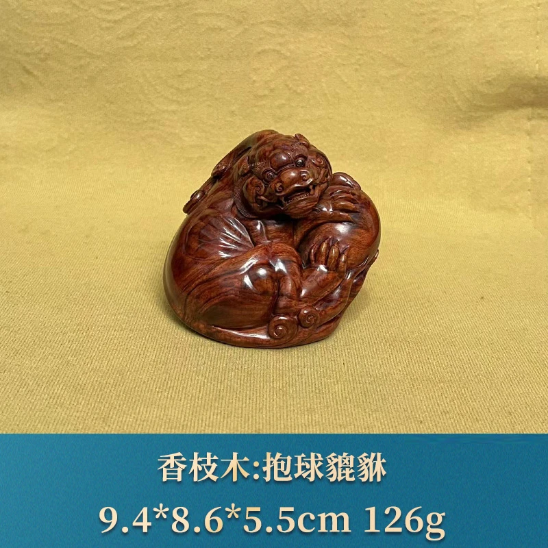31023 抱球貔貅 香枝木