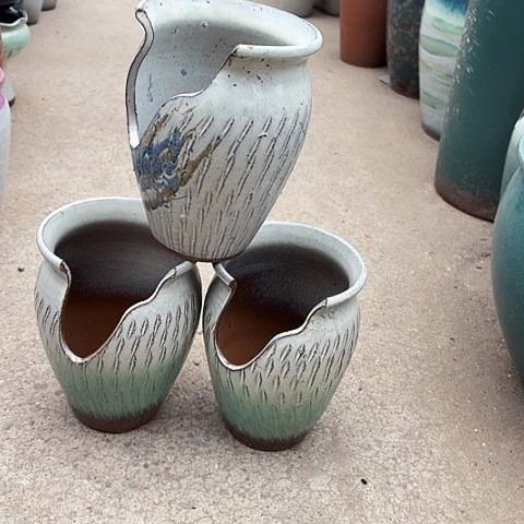 口13高18瑕疵盆子。