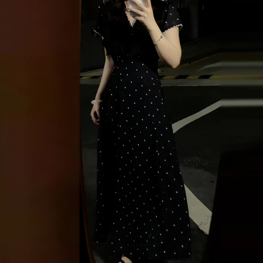 法式黑色短袖v领碎花连衣裙子女夏季2025新款巨好看收腰显瘦长裙