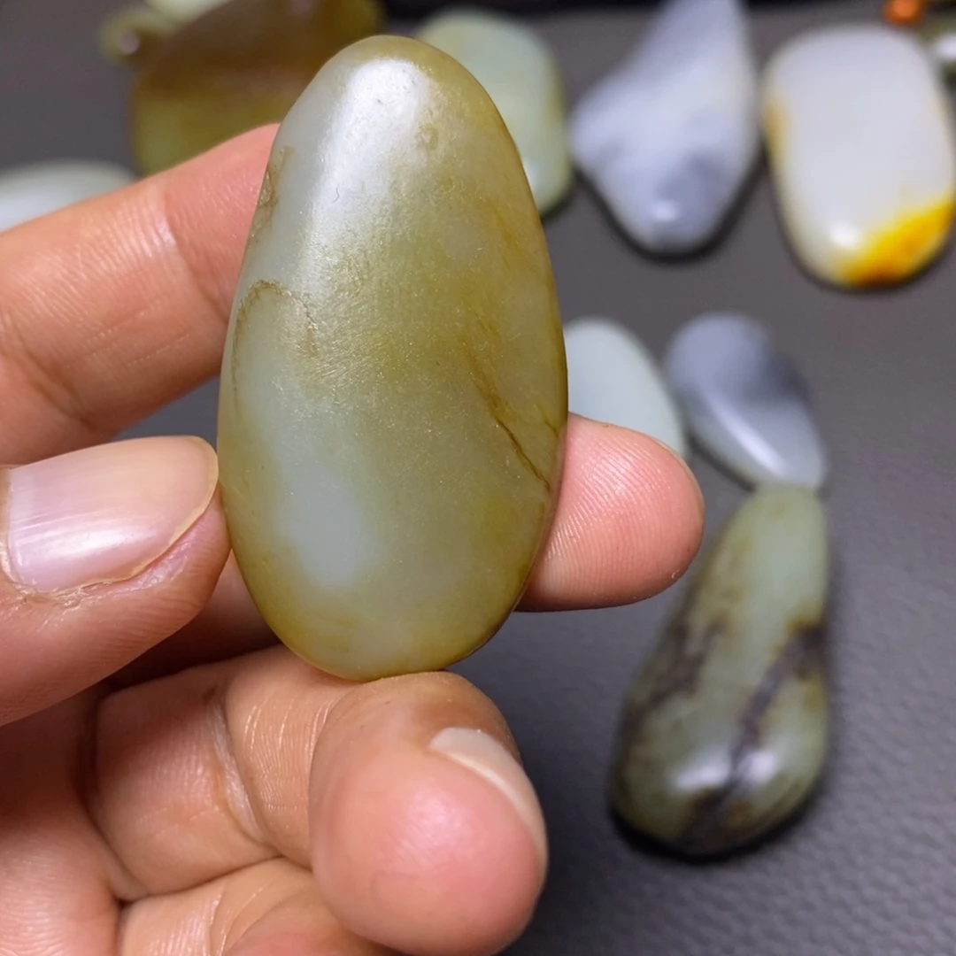 和田玉未镶嵌挂件