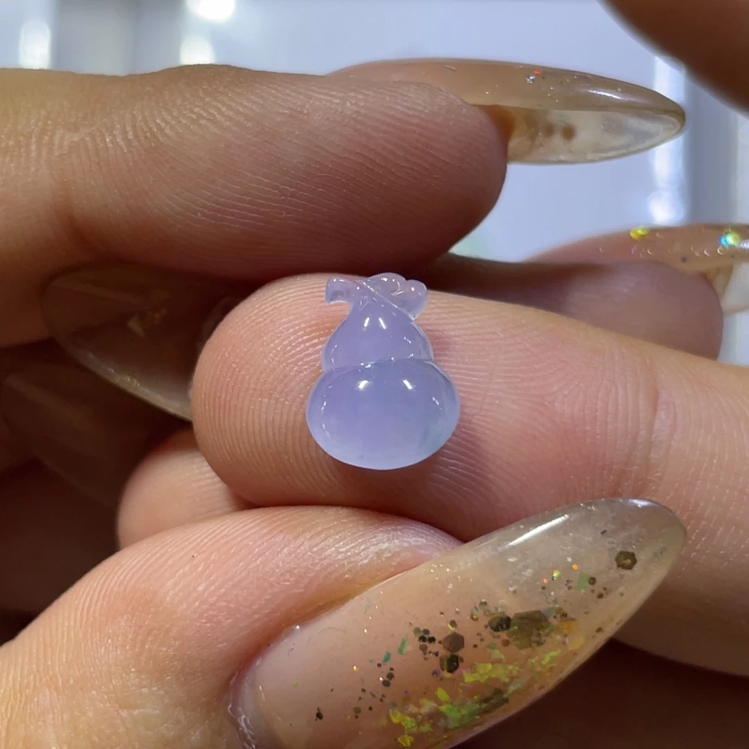 翡翠未镶嵌颈饰葫芦