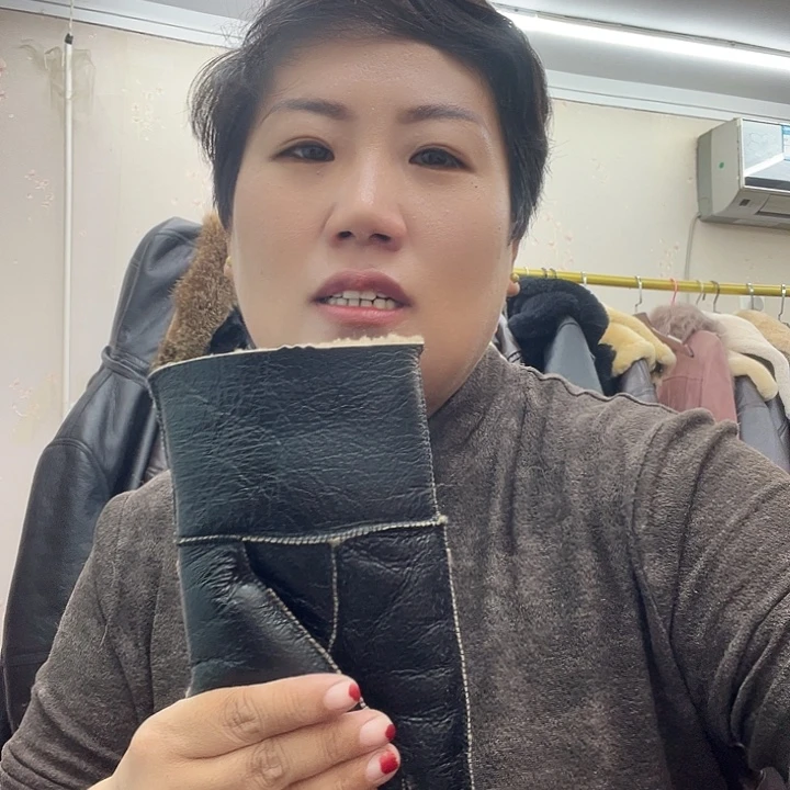 追**来男士皮毛一体手套深色