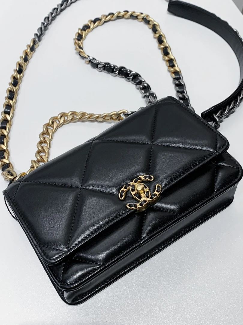 99新 Chanel/香奈儿 Chanel  黑金羊皮19bag woc包