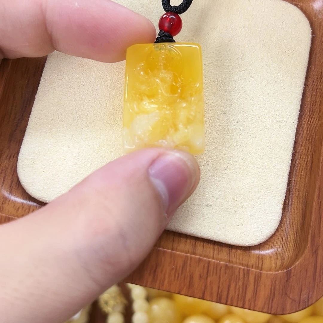 蜜蜡未镶嵌珠宝奇石