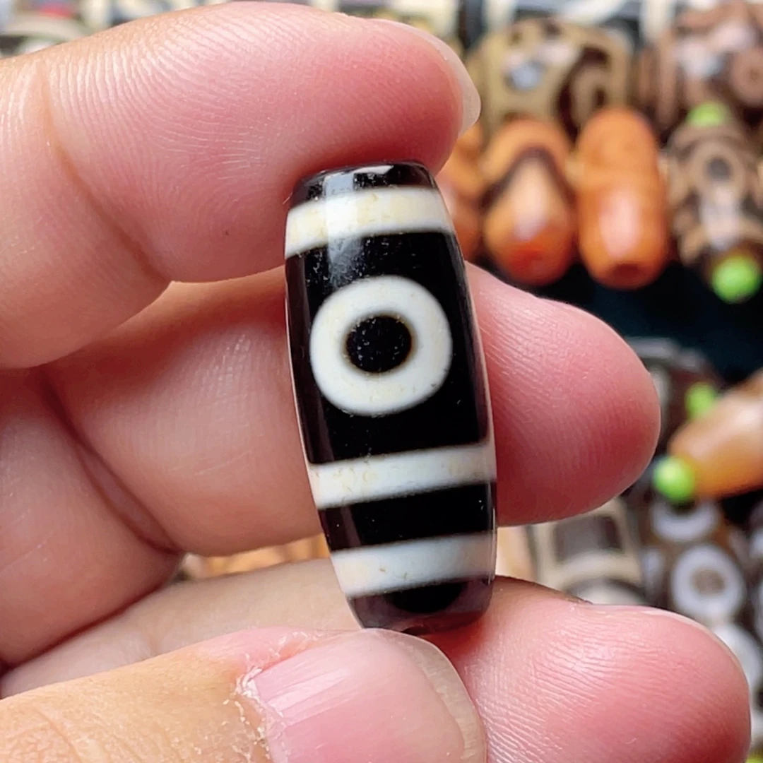 玛瑙/玉髓未镶嵌颈饰朱砂两眼