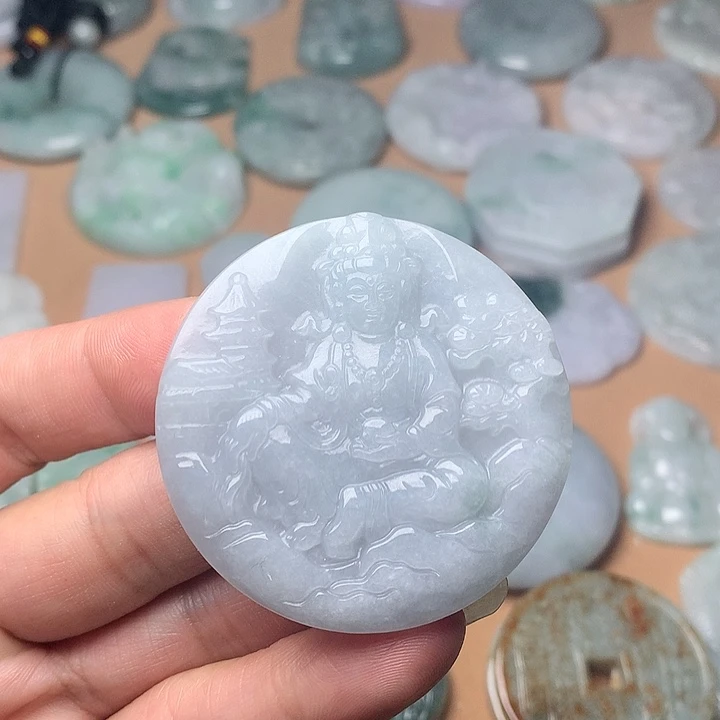 翡翠未镶嵌颈饰山水观音