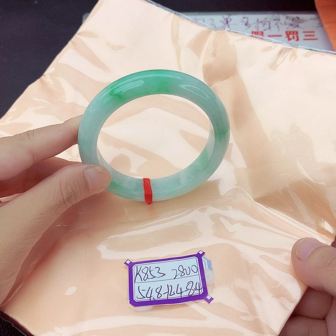 翡翠手镯未镶嵌翡翠