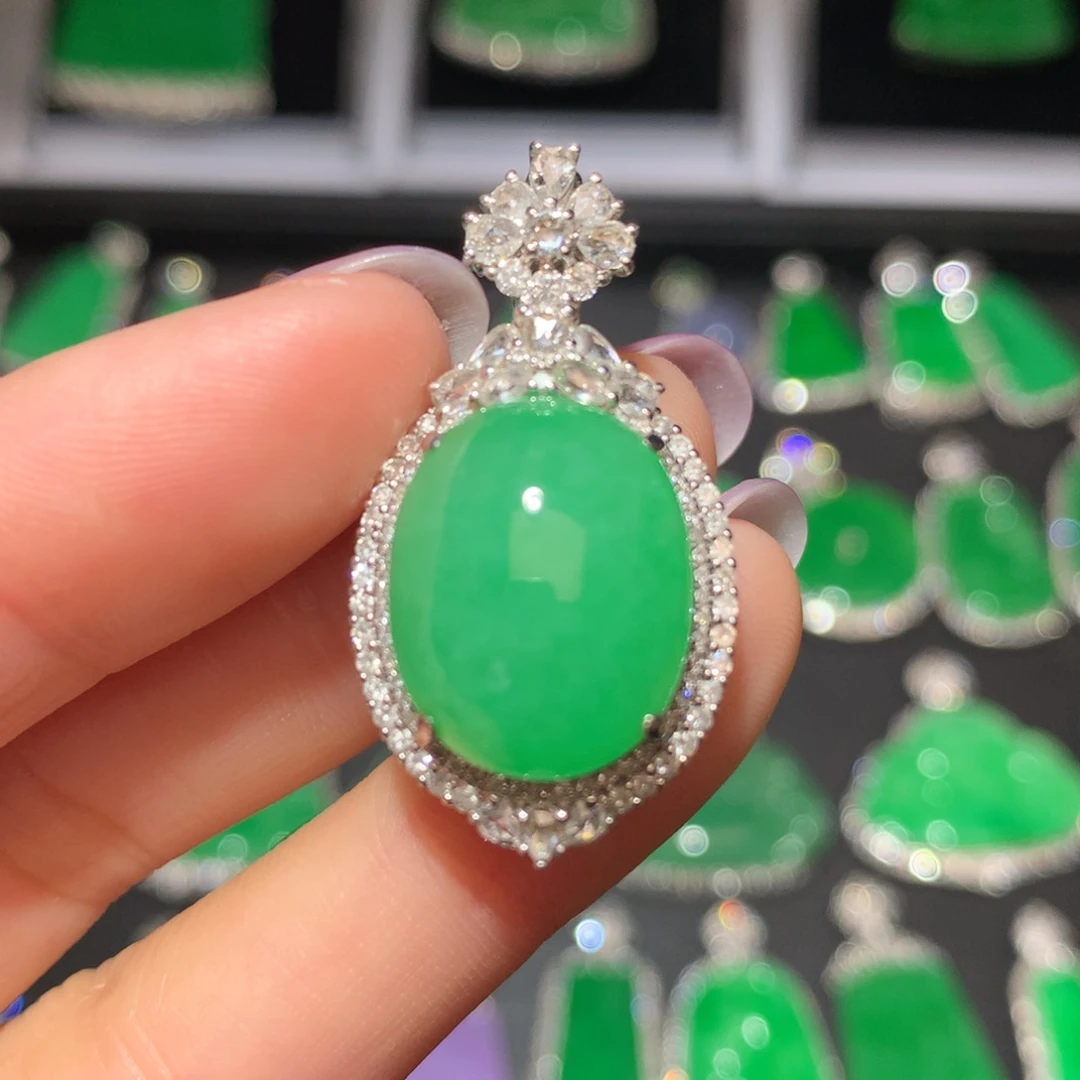 翡翠颈饰18K金镶嵌翡翠