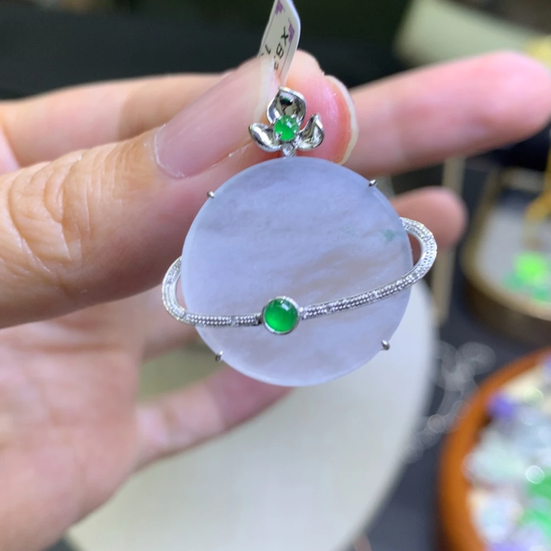 颈饰18K金镶嵌翡翠