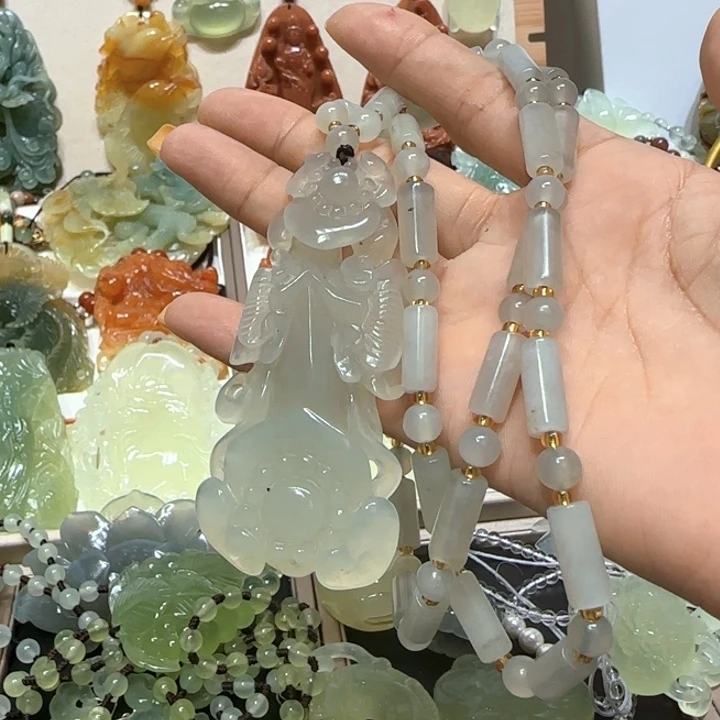 蛇纹石玉未镶嵌吊坠