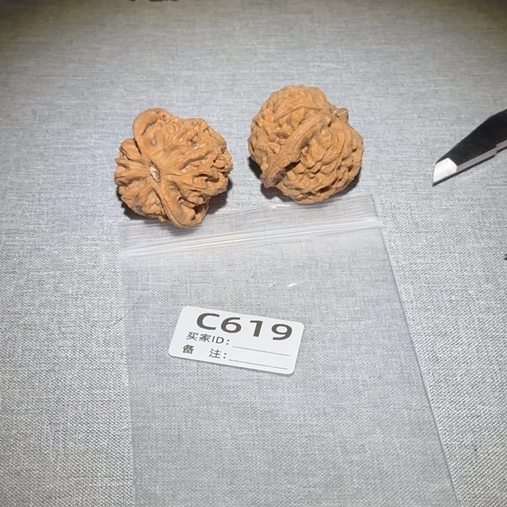 文玩核桃吊坠梨木台619