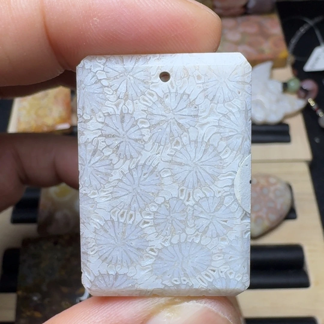 未镶嵌纯天然色有机玉石保真色硅化玉