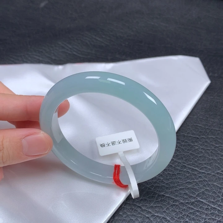 翡翠未镶嵌手镯