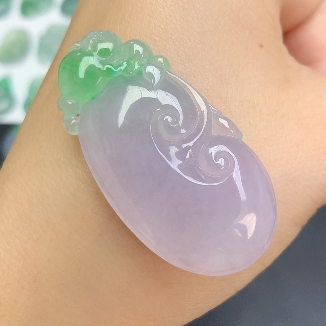 翡翠未镶嵌颈饰如意