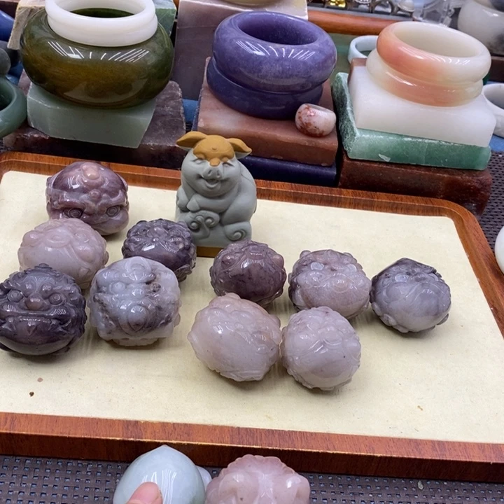 来***了石英质玉未镶嵌手镯