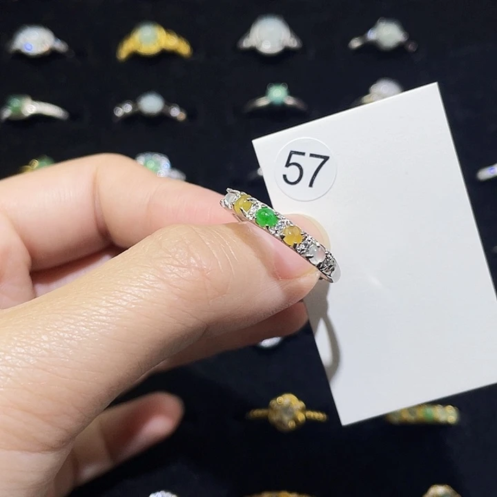 翡翠未镶嵌颈饰戒指