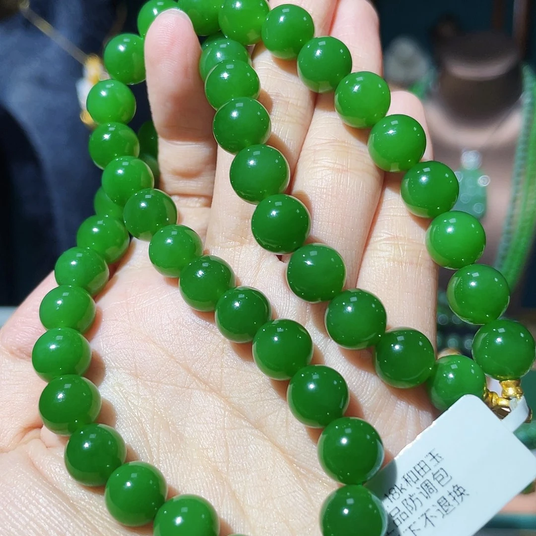 颈饰18K金镶嵌和田玉（碧玉）