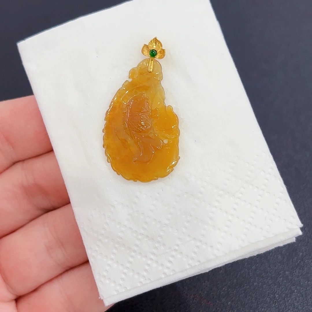 翡翠18K金镶嵌颈饰精品•金鱼吊坠