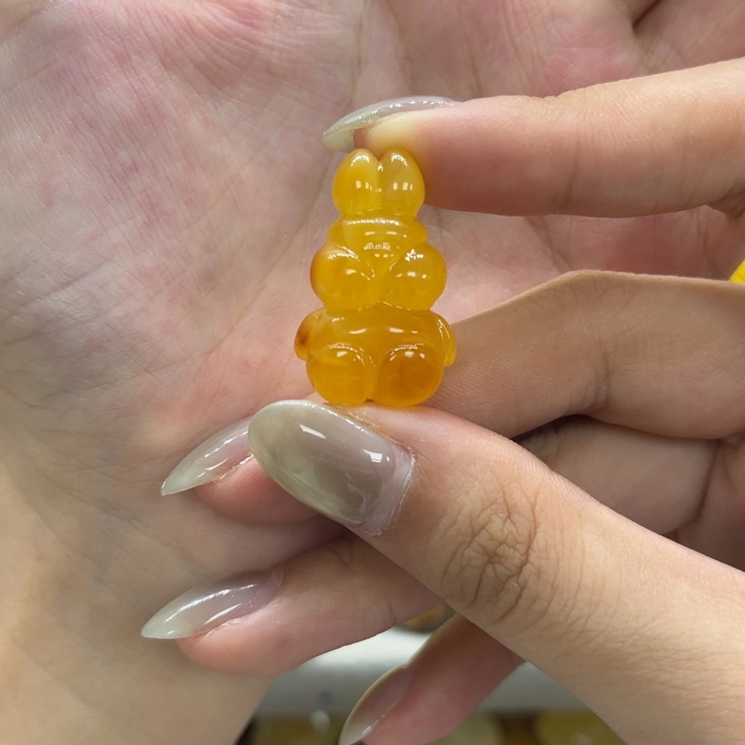 琥珀颈饰未镶嵌天然琥珀兔子