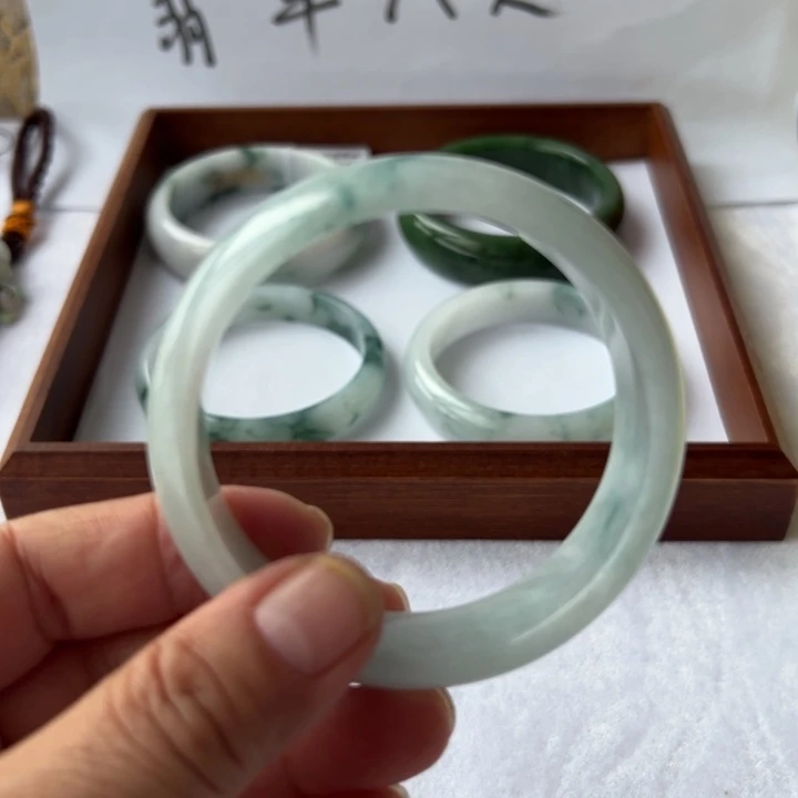 翡翠未镶嵌手镯天然