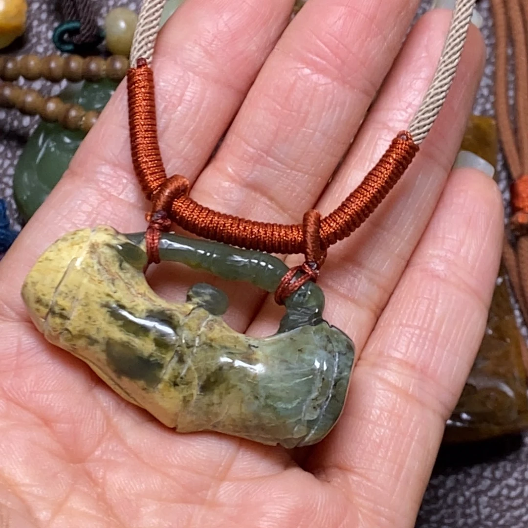 岫岩河磨玉（透闪石质玉）无未镶嵌蝈*