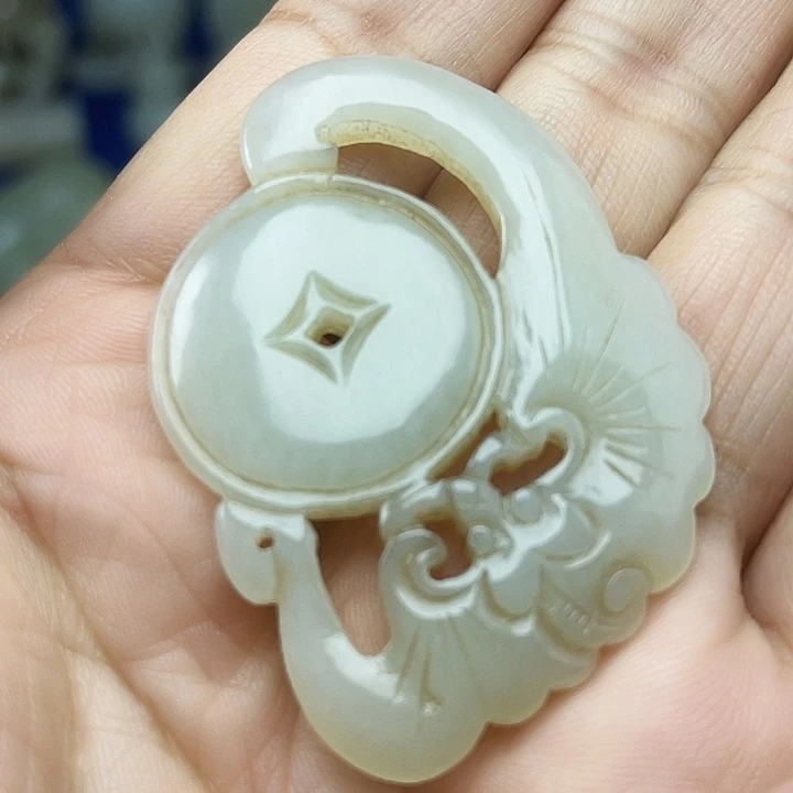 颈饰未镶嵌和田玉（青白玉）