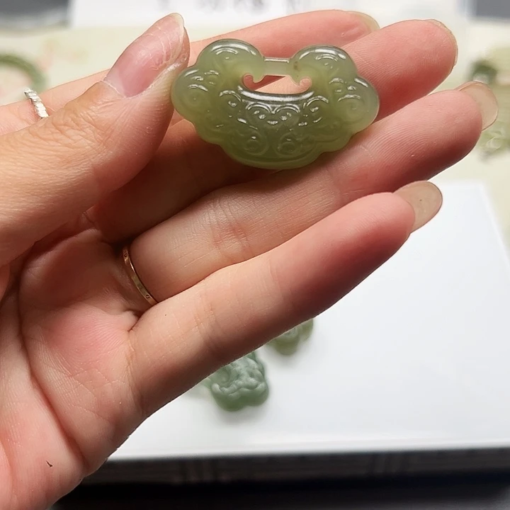 和田玉未镶嵌颈饰13