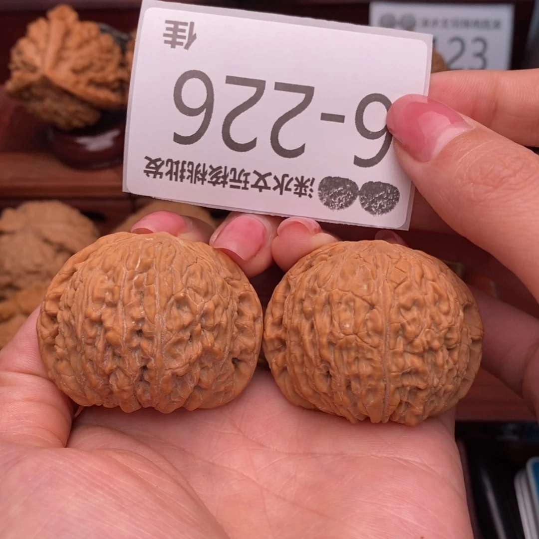 文玩核桃把件44绣球