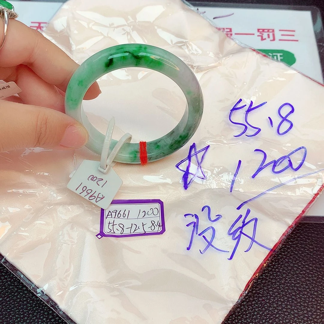 翡翠手镯未镶嵌缅甸翡翠
