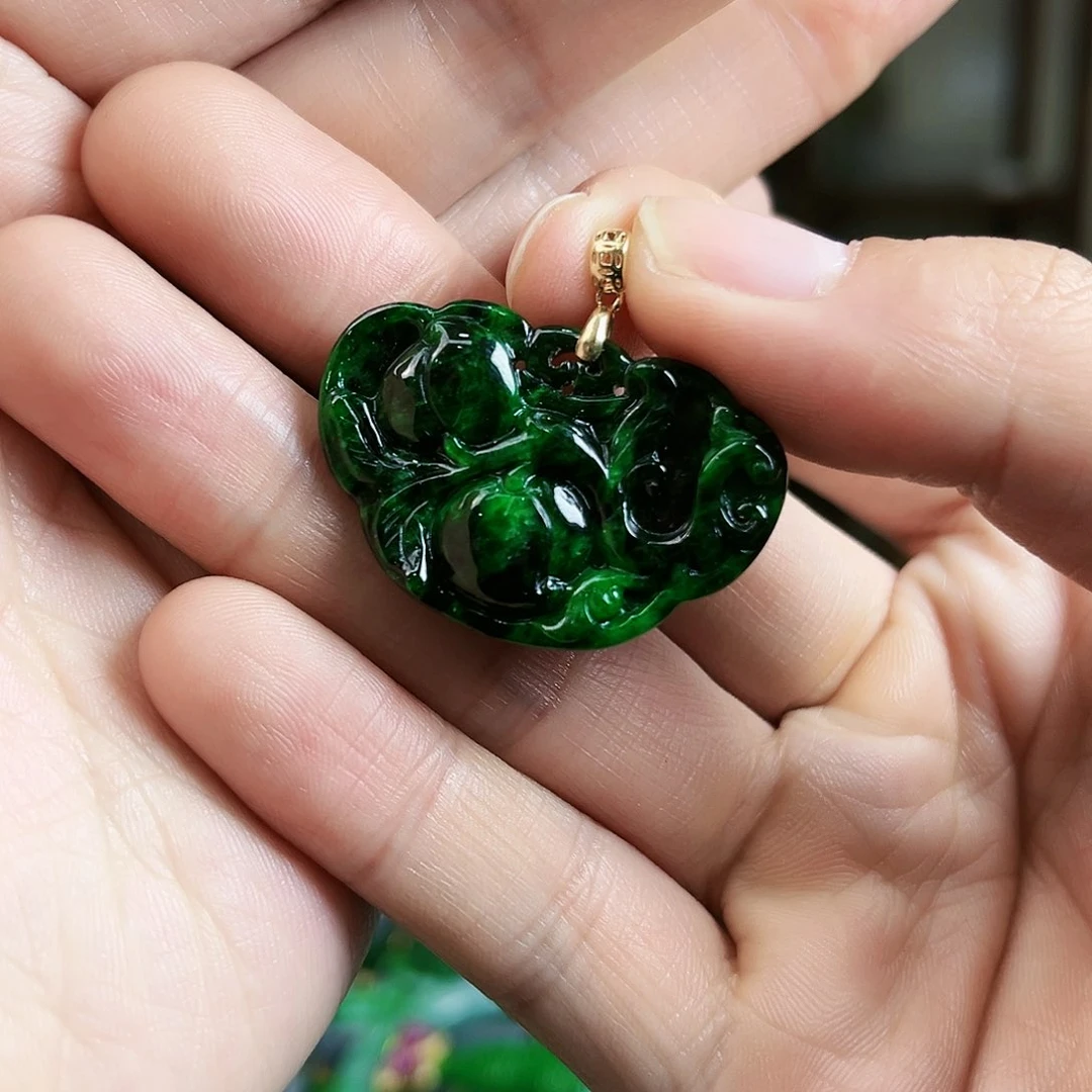 翡翠颈饰18K金镶嵌吊坠