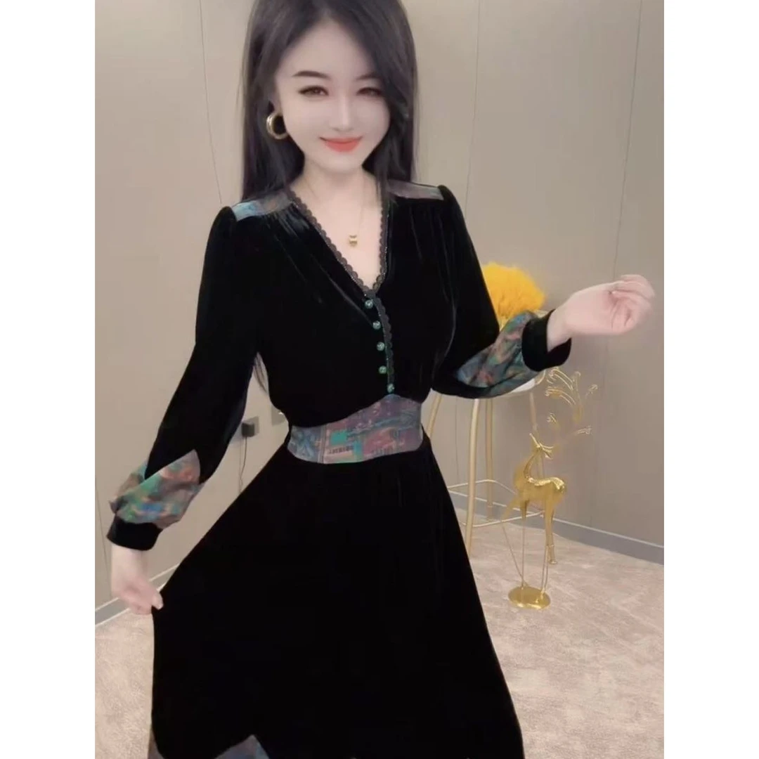 高级感2025年秋季新款时尚气质百搭简约复古国风金丝绒连衣裙显瘦