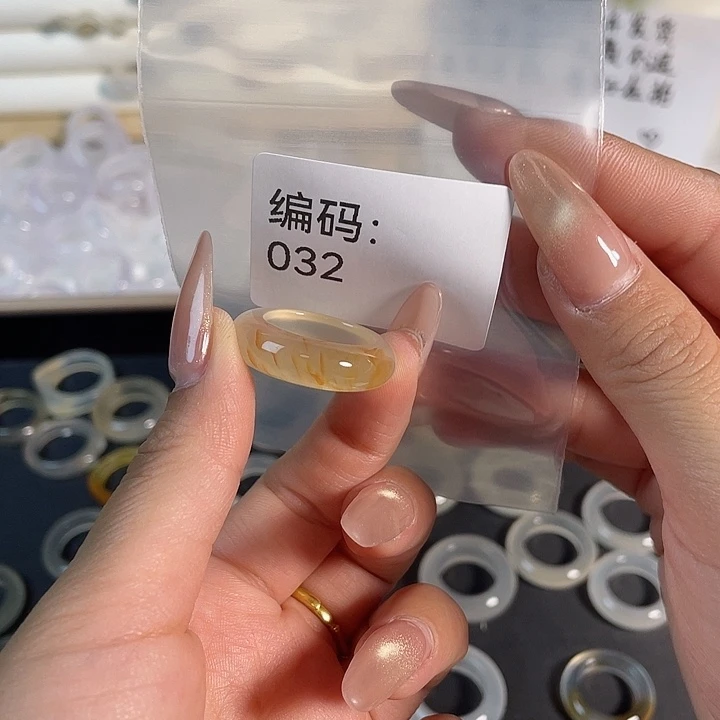 玛瑙/玉髓未镶嵌戒指032港15.5
