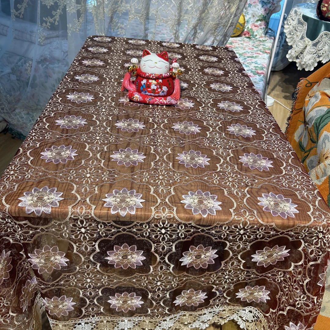 DY018-38-3玻璃纱（140*200cm）红底金白色小花朵镂空桌布