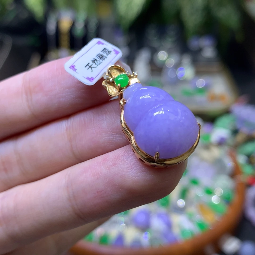 颈饰18K金镶嵌翡翠