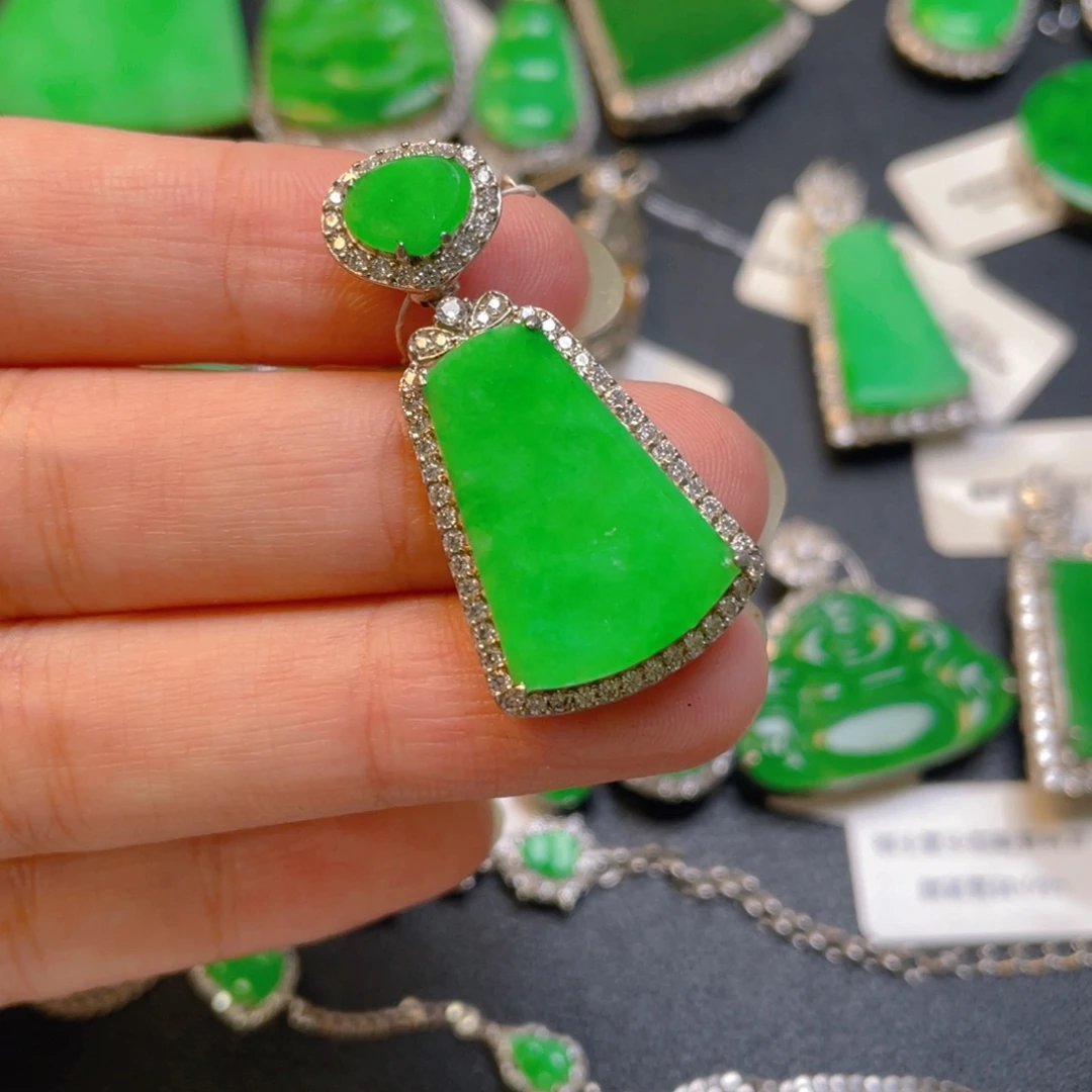 格***）翡翠银S925镶嵌颈饰